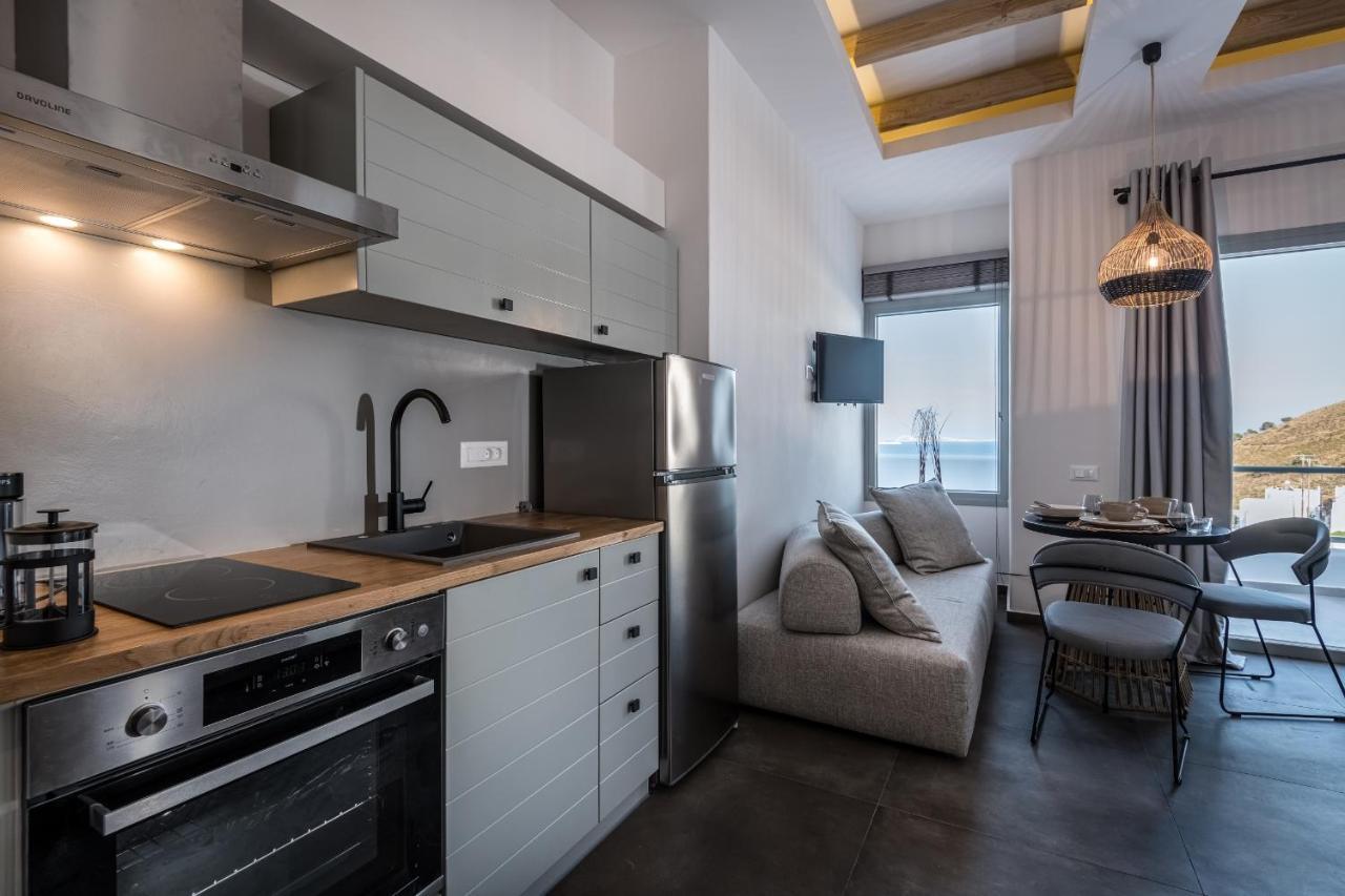 Vivere Luxury Suites Pera Gyalos Bagian luar foto