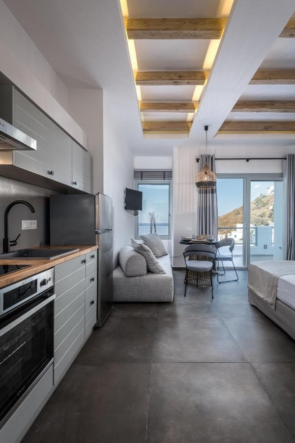 Vivere Luxury Suites Pera Gyalos Bagian luar foto