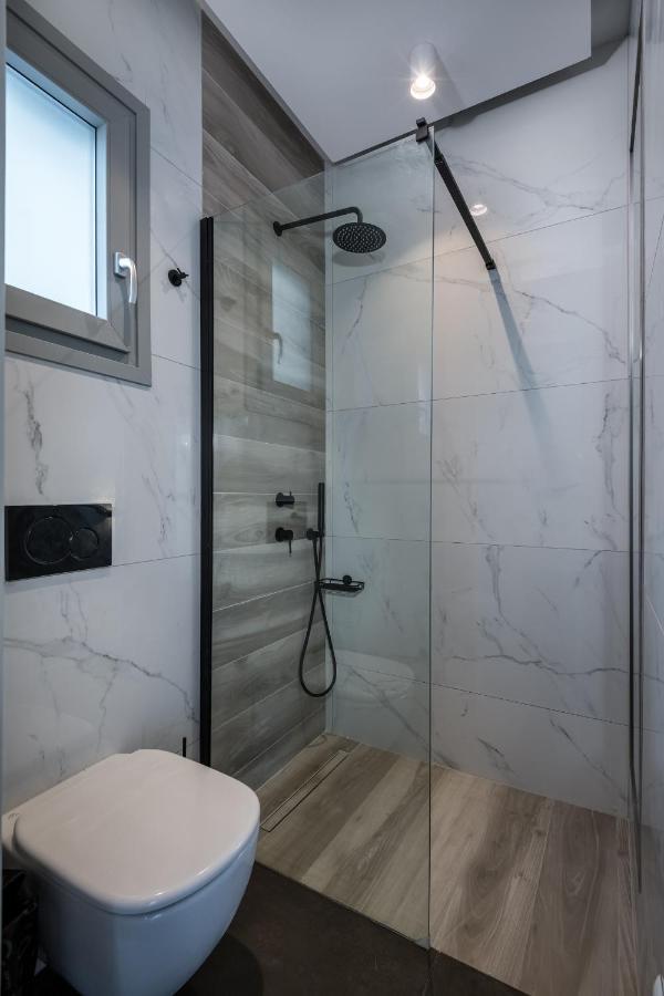 Vivere Luxury Suites Pera Gyalos Bagian luar foto