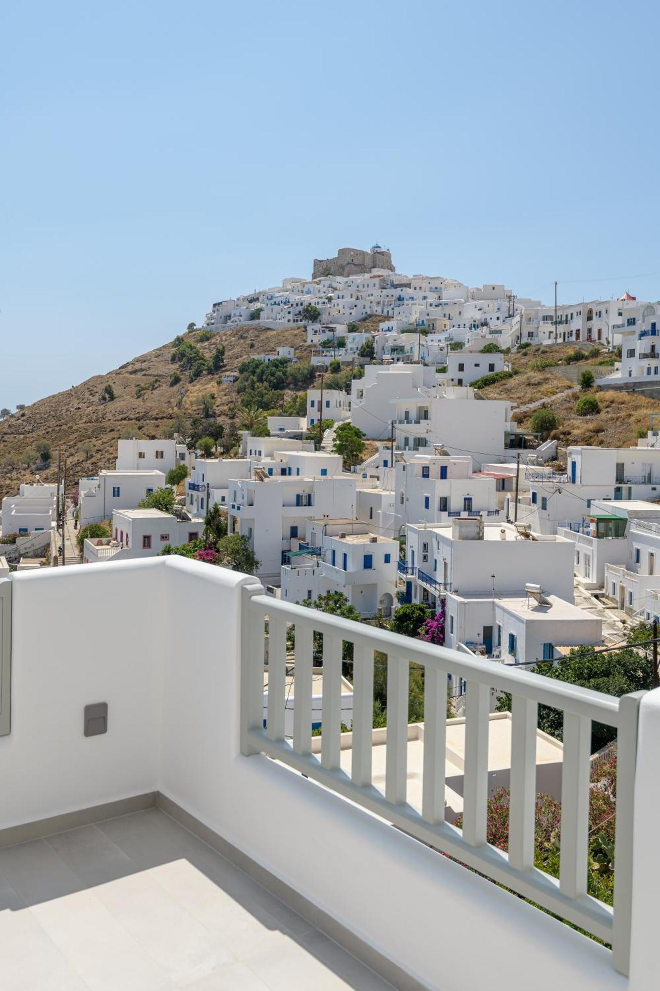 Vivere Luxury Suites Pera Gyalos Bagian luar foto
