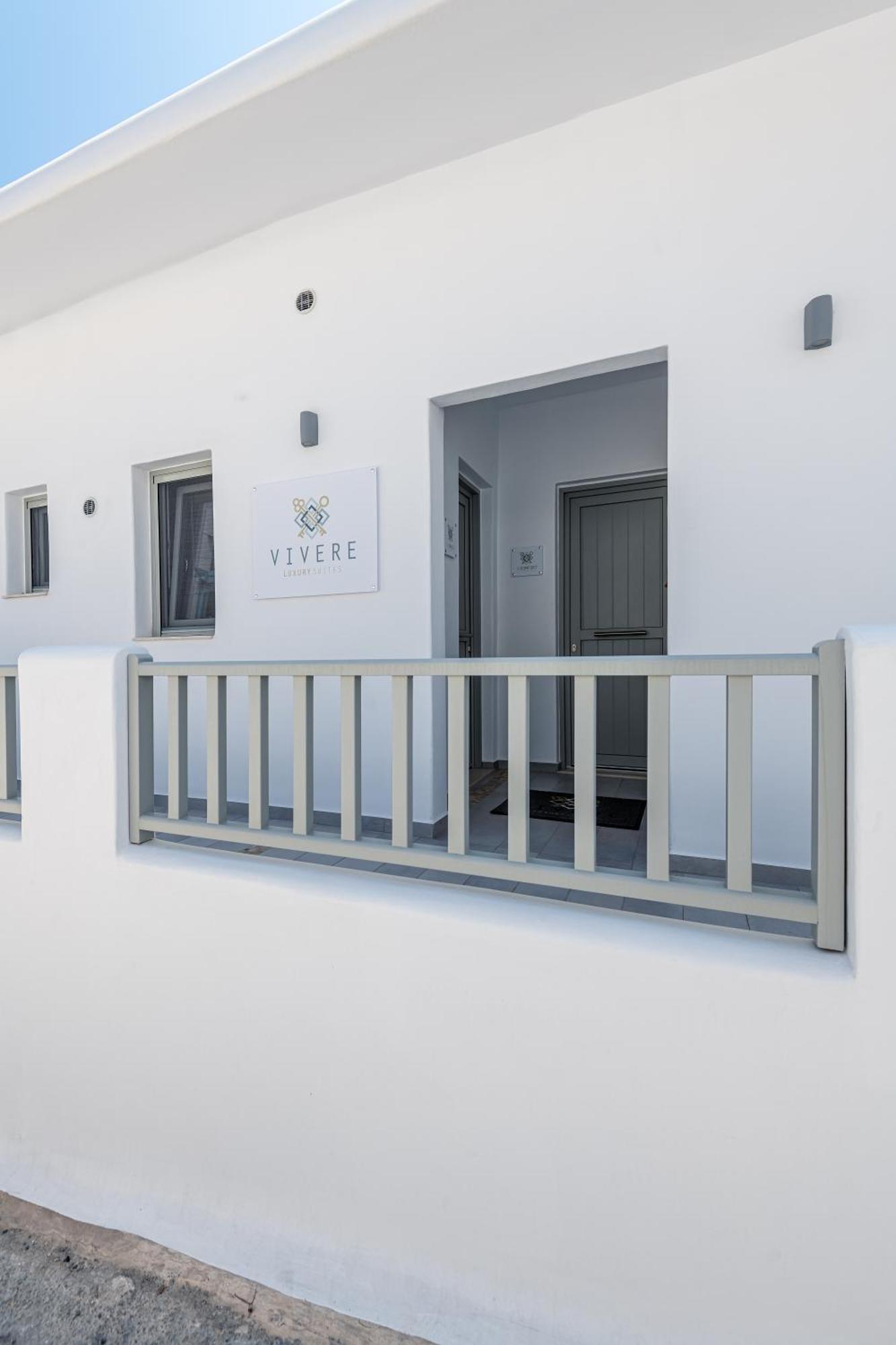 Vivere Luxury Suites Pera Gyalos Bagian luar foto