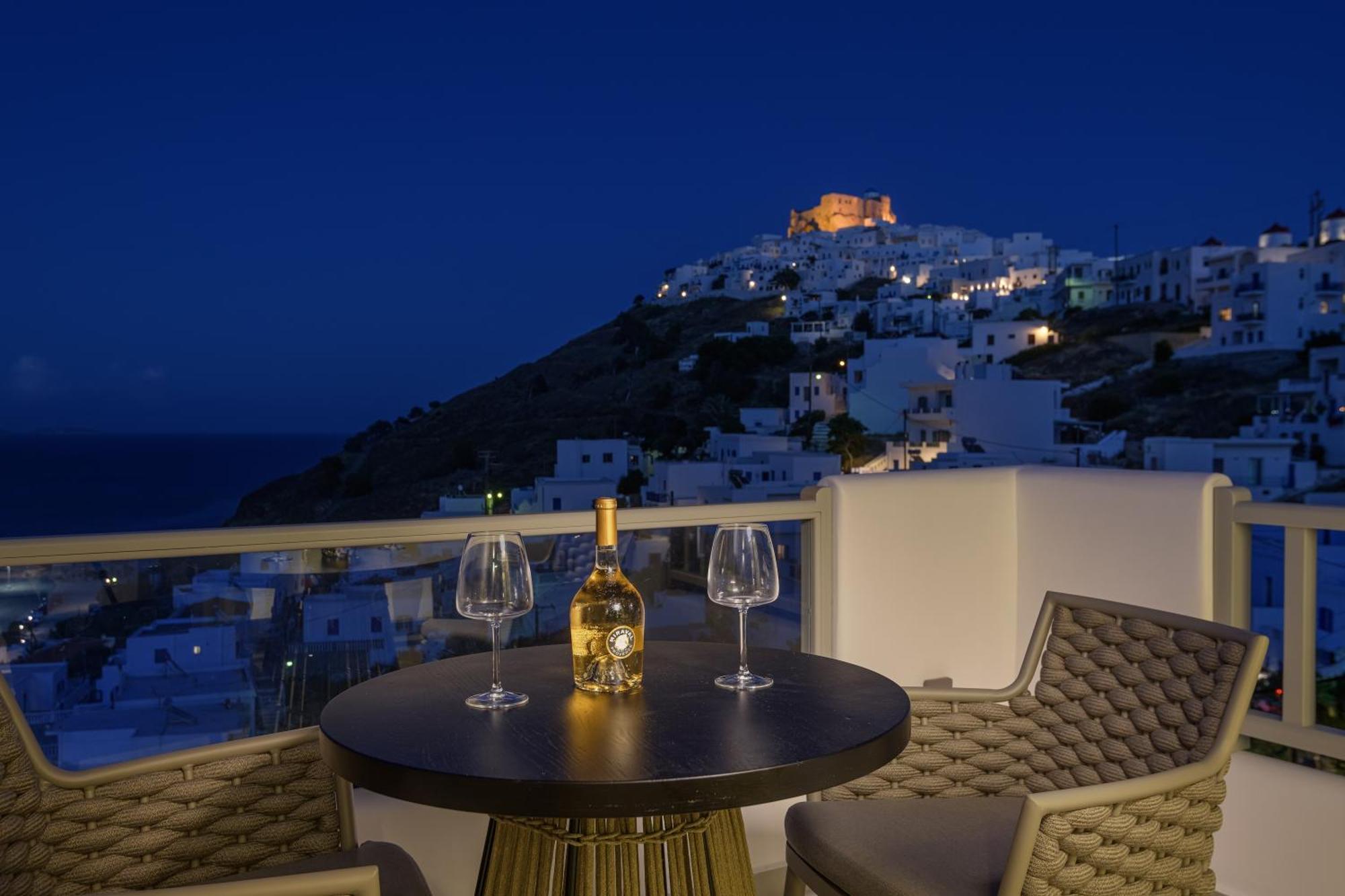 Vivere Luxury Suites Pera Gyalos Bagian luar foto