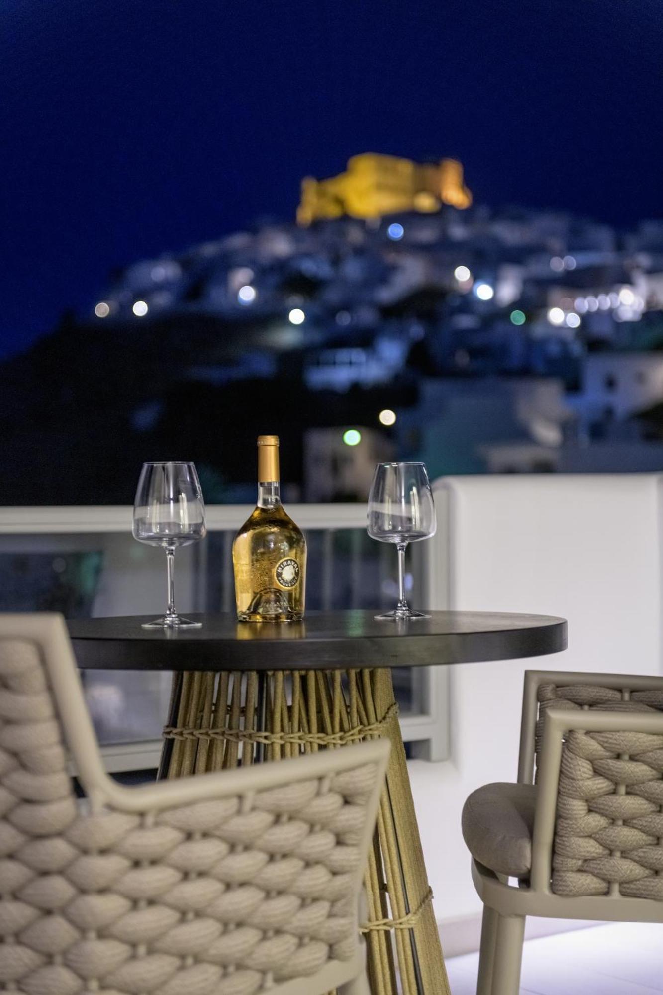 Vivere Luxury Suites Pera Gyalos Bagian luar foto