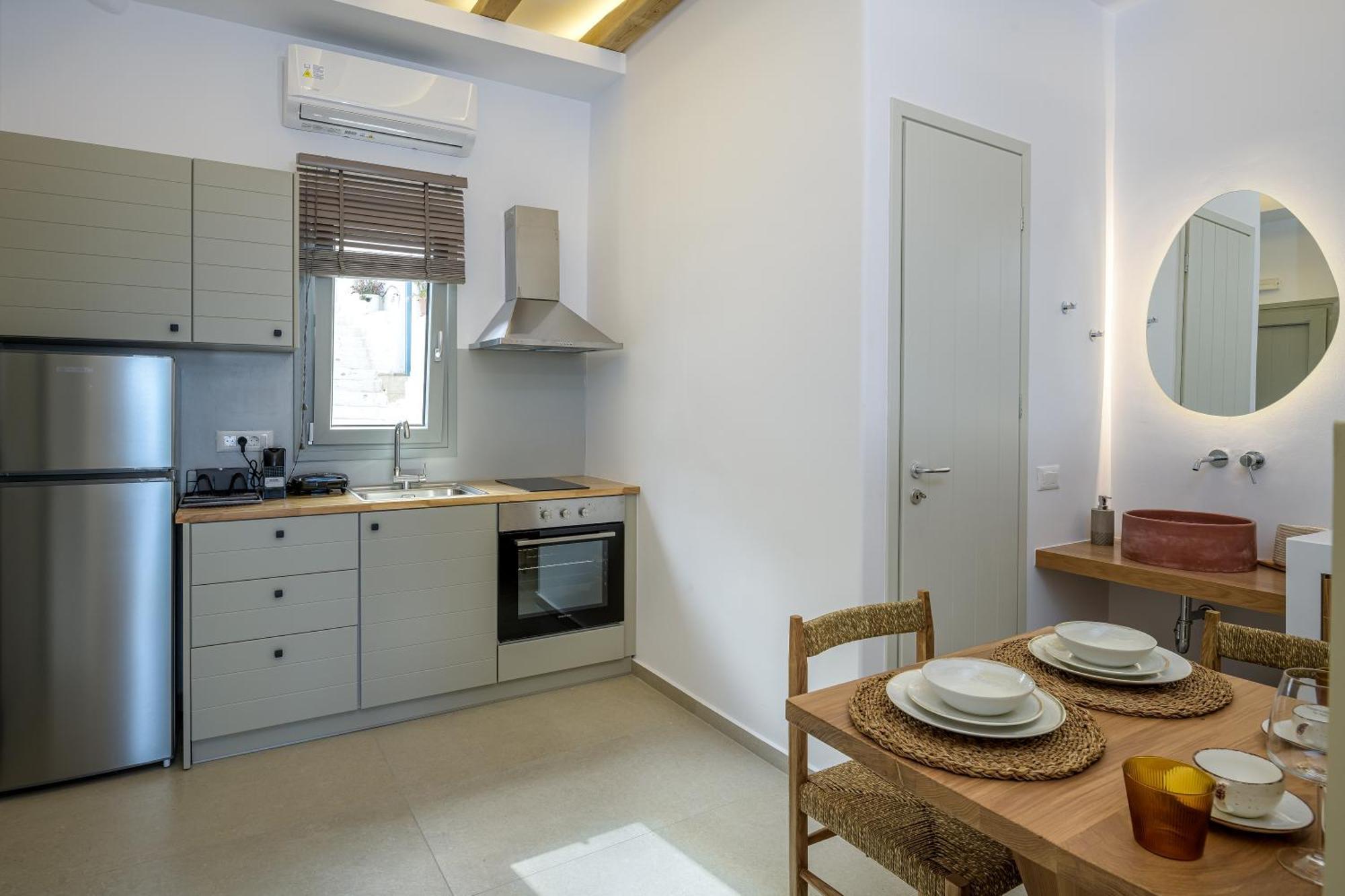 Vivere Luxury Suites Pera Gyalos Bagian luar foto